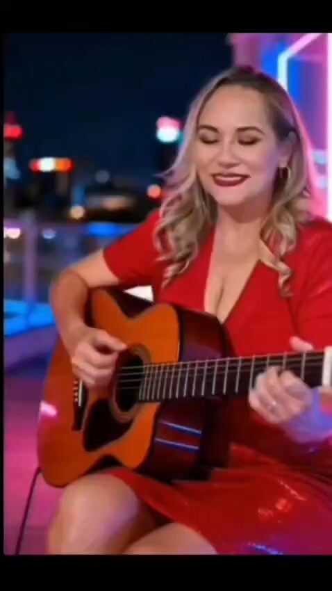 Instagram post from madalena.cunha.96. This post is in position 0.